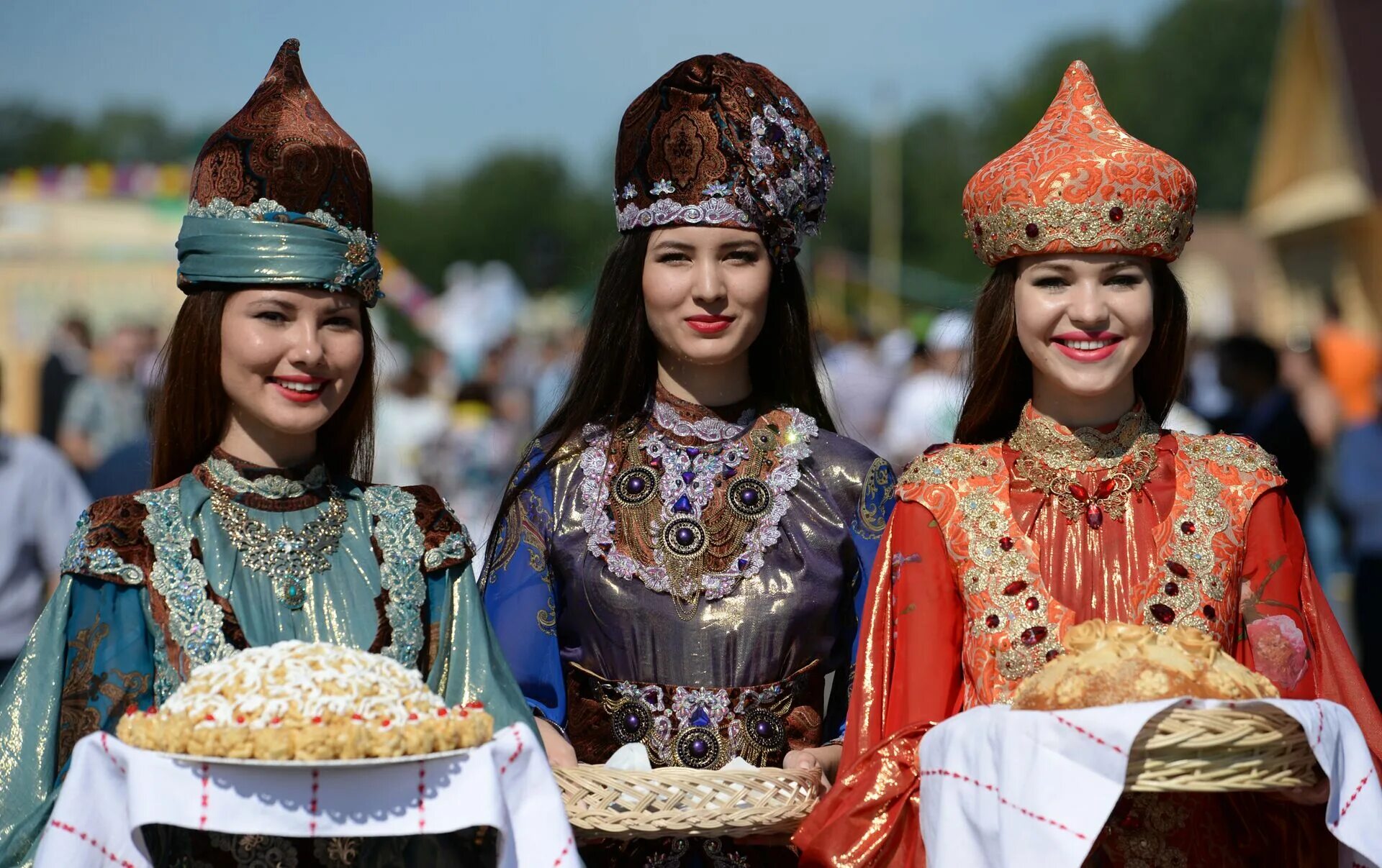 Представитель народов центральной. Народы Татарстана. Татарское гостеприимство. Татары в России. Казанские татары.