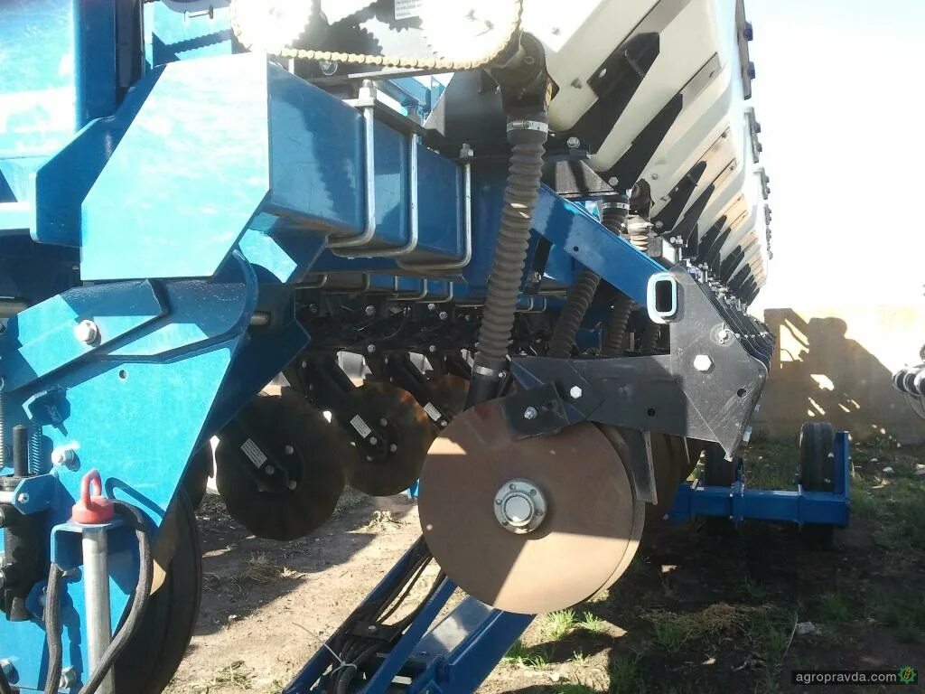 Сеялка Кинзе 3600 16 рядная. Сеялка Kinze 3600 (кинза)8 рядная. Пропашная сеялка Kinze. Пропашная американская сеялка кинза 16 рядная.