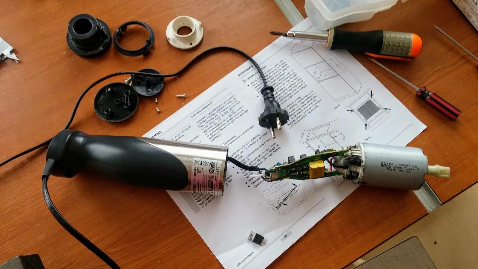 Rem-5798 блендер разбор. Сломалась муфта блендера. Сломался блендер. Bosch msm6s70b. Погружной блендер браун.
