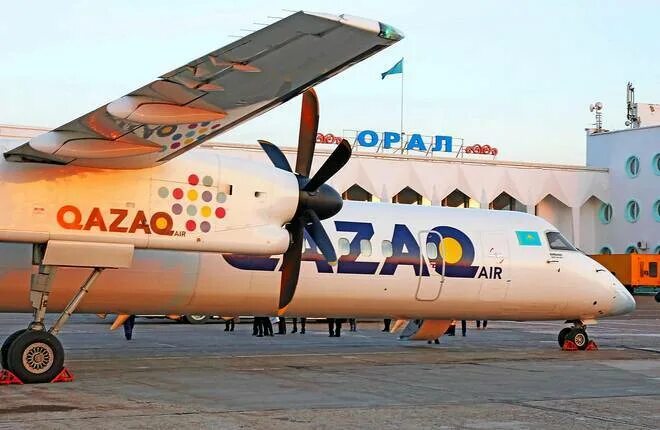 Казах Эйр самолеты. Казахская авиакомпания Qazaq Air. Казак АИР самолеты. Авиапарк Qazaq Air.