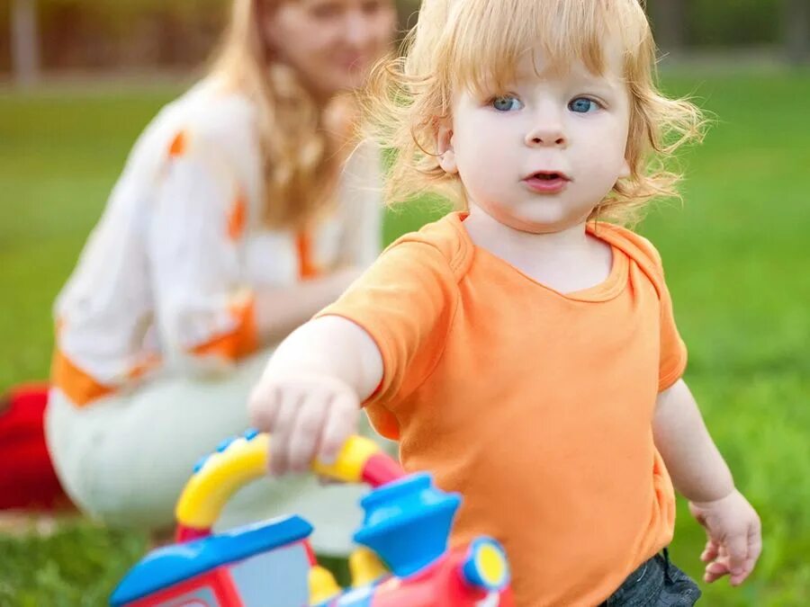 2 летний малыш. Ребенок 2 года. Малыши 2-3 года. Ребенок 2х лет. 3х летний ребенок.