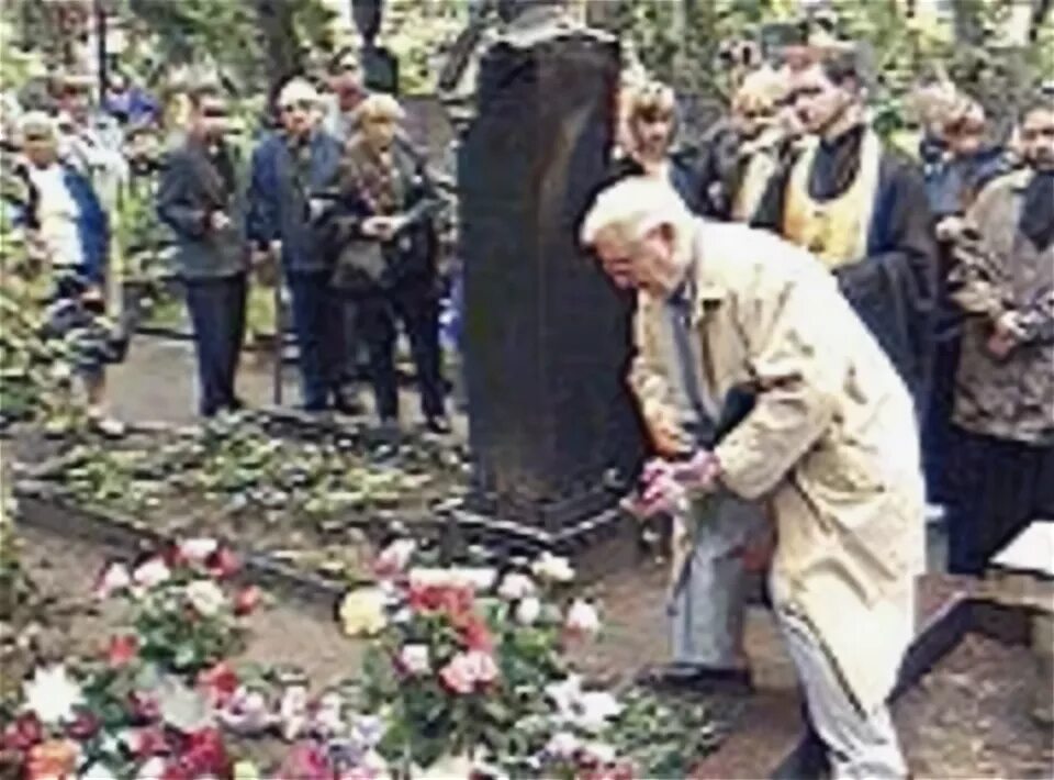 Олег ефремов могила фото Кладбищенские истории. Олег Ефремов Канал 1147 Дзен