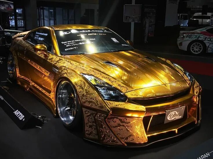 Как выглядит золотая машина Bentley GT vinyl wrapped Chrome Gold by Wrapping Cars London .