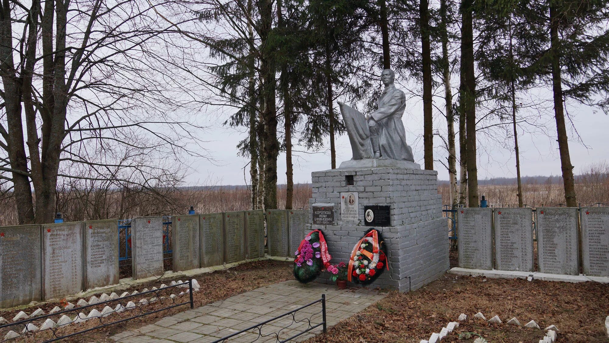 Великолукский р-н Братская могила. Деревня Сидоровщина Великолукский район. Братская могила в Псковской области. Братская могила мемориал Псковская область. Похоронен в братской могиле