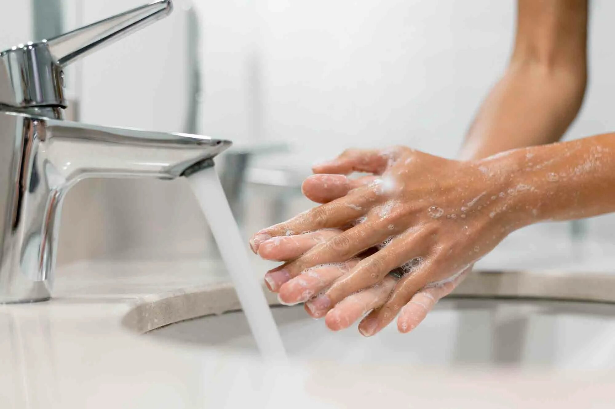 Гигиена мытья рук. Мытье рук. Мытье рук жидким мылом. Руки моются.