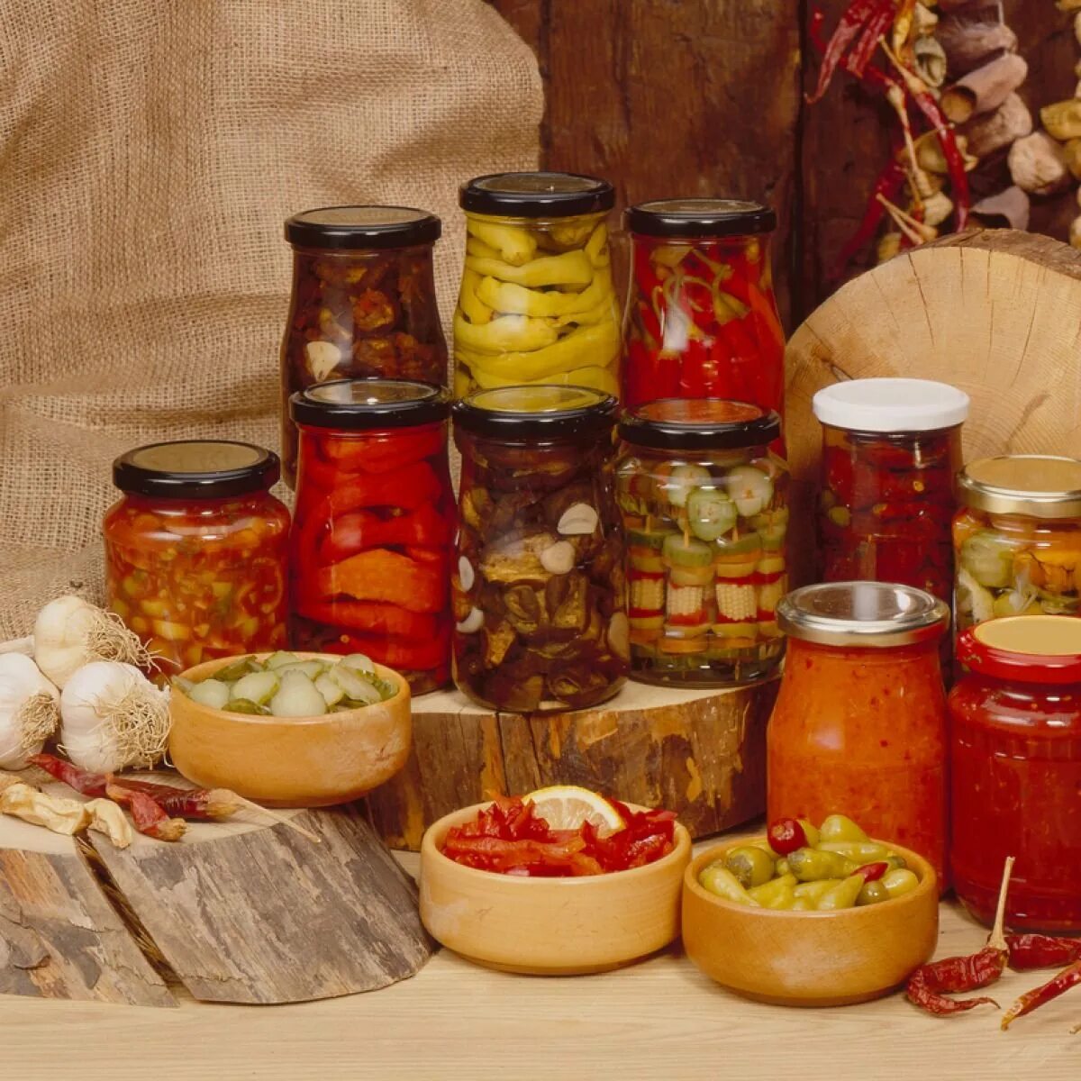 Консервированные фото. Осенние заготовки. Консервирование продуктов. Консервированне продукт. Консервированные овощи.