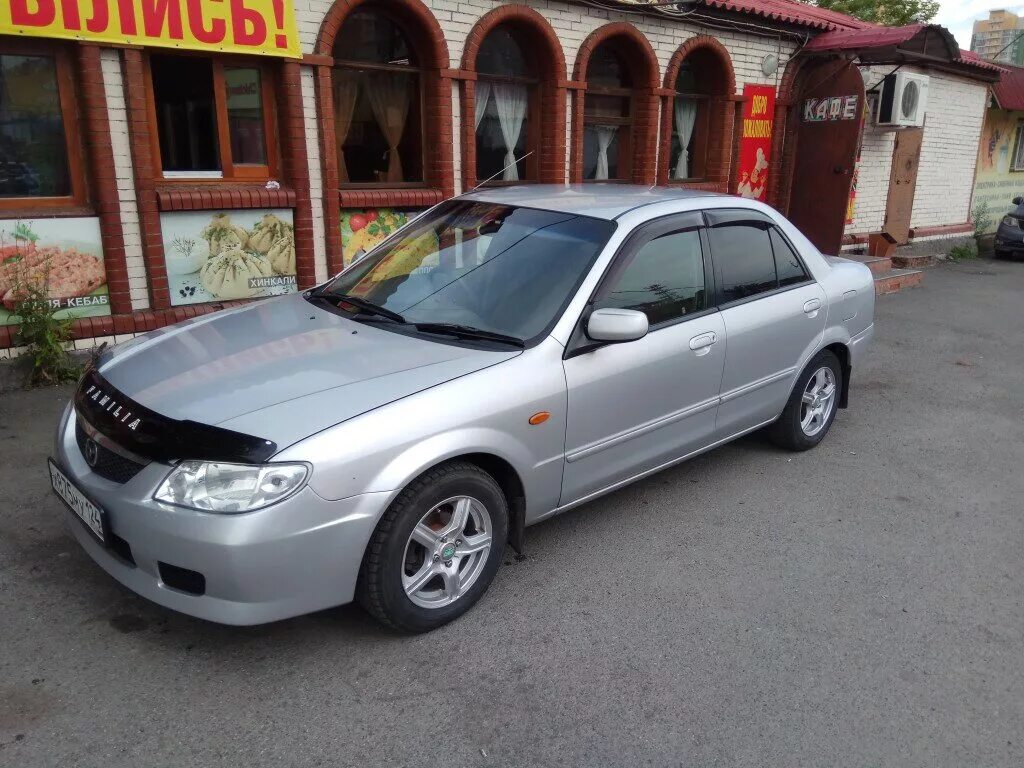 Куплю мазда фэмили. Mazda familia 2001. Мазда фамилия седан 2001. Мазда Фэмили 2001 год. Мазда фамилия 2001 год седан.