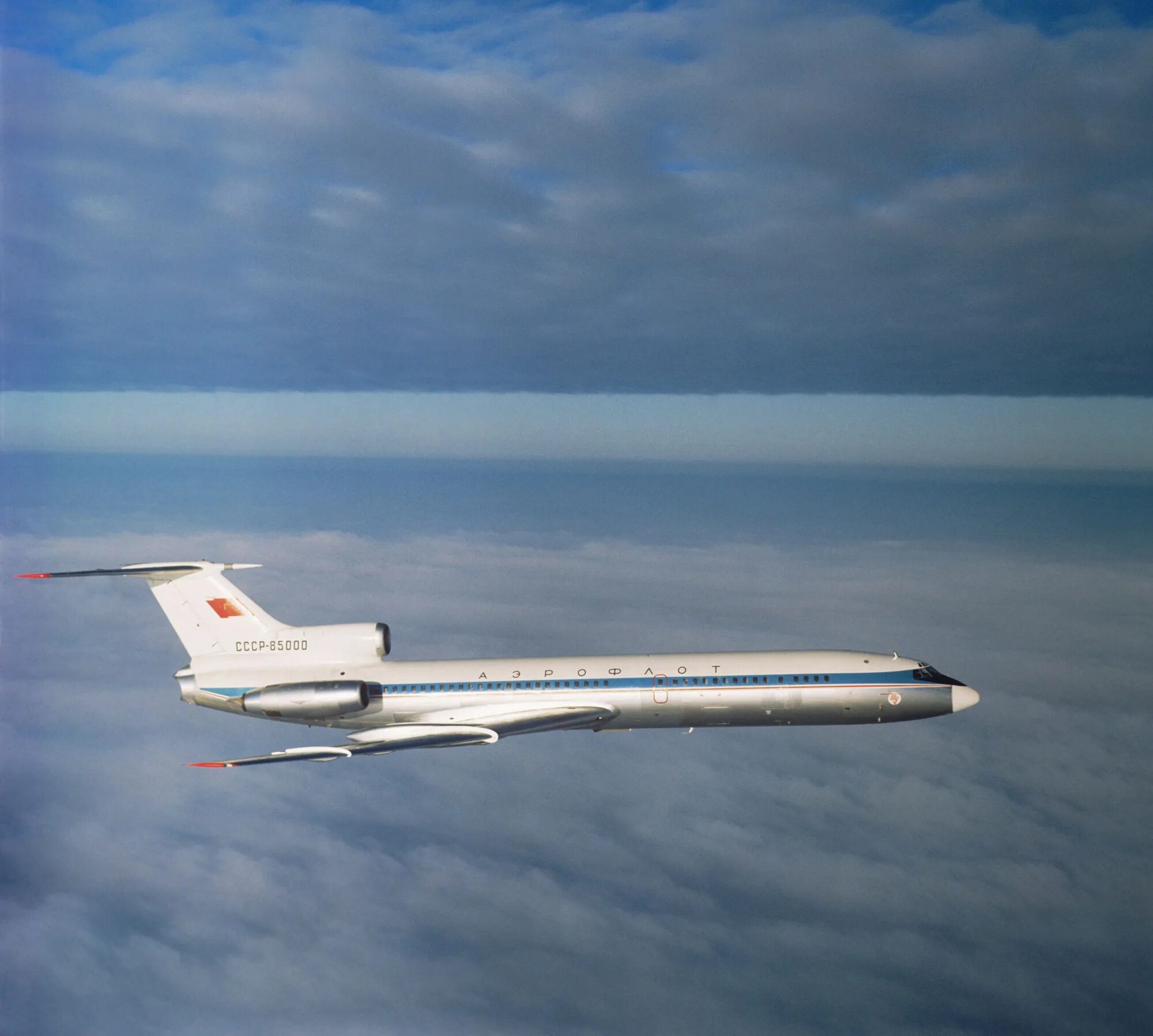 Самолета том 1. Ту-154 пассажирский самолёт. Туполев ту 154 самолет. Ту 154 СССР. Ту-154 реактивный самолёт пассажирские.