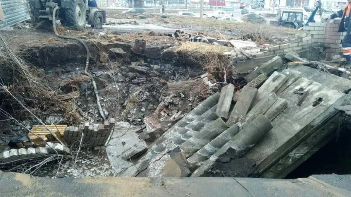 Авария в 22 микр водопровод. Прорыв трубы воронеж. В тамбове вновь нашли бесхозный водопровод. Труба водоподъемная. Прорыв водопровода.