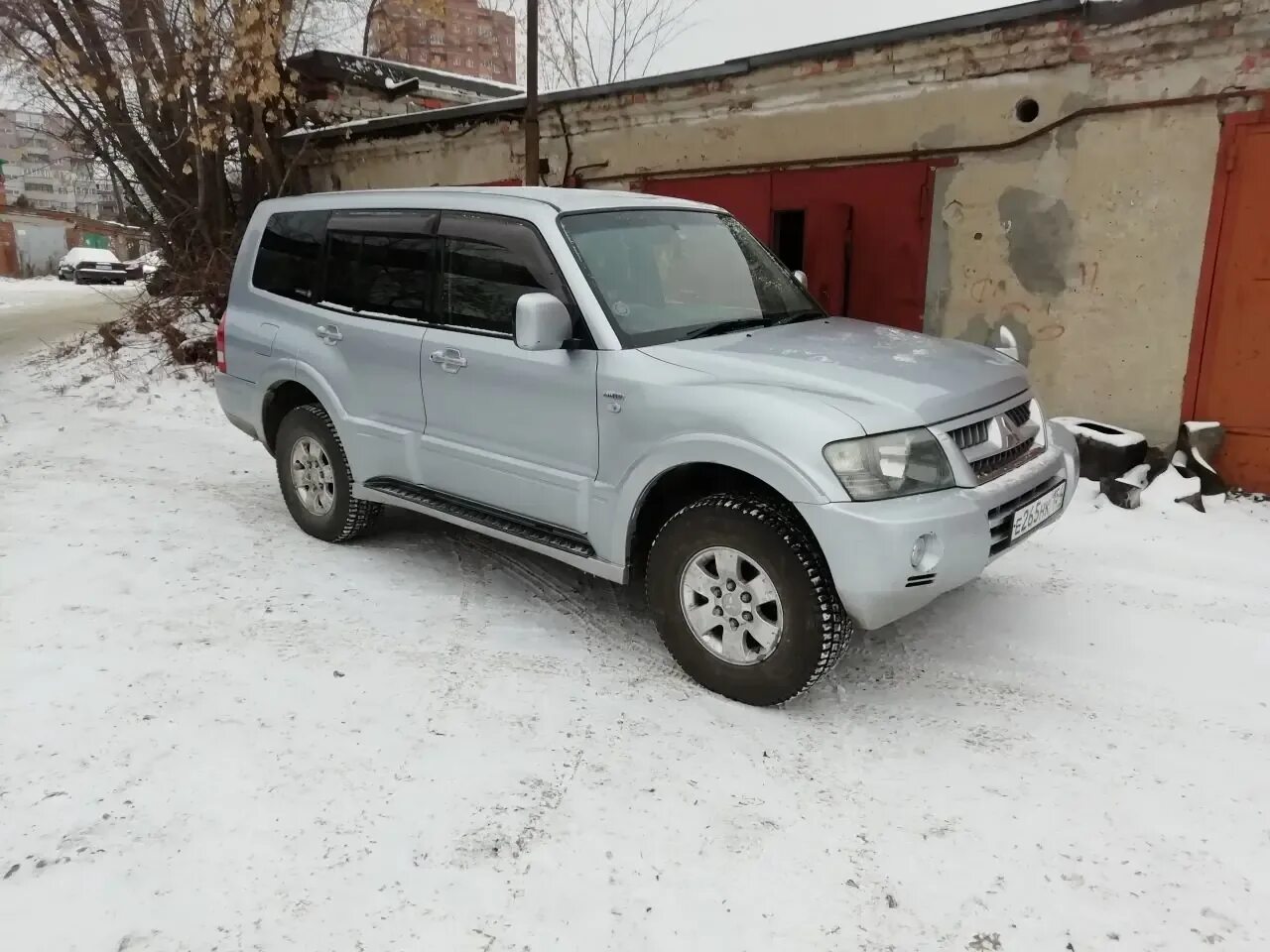 Митсубиси паджеро в амурской. Митсубиси паджеро 3g 2004г. Mitsubishi pajero 2000 белый. Pajero 4 285. Дром амурская область.