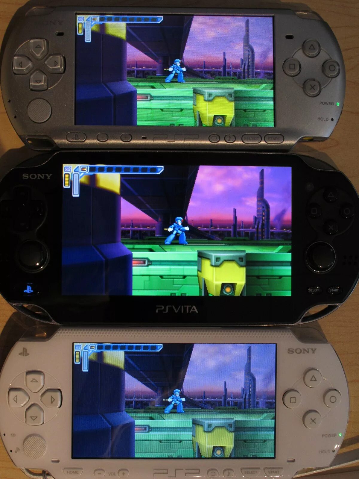 Игры есть на psp. PSP PS Vita. PS Vita PSP игры. PS Vita 3000 версии. Первая Vita PSP.