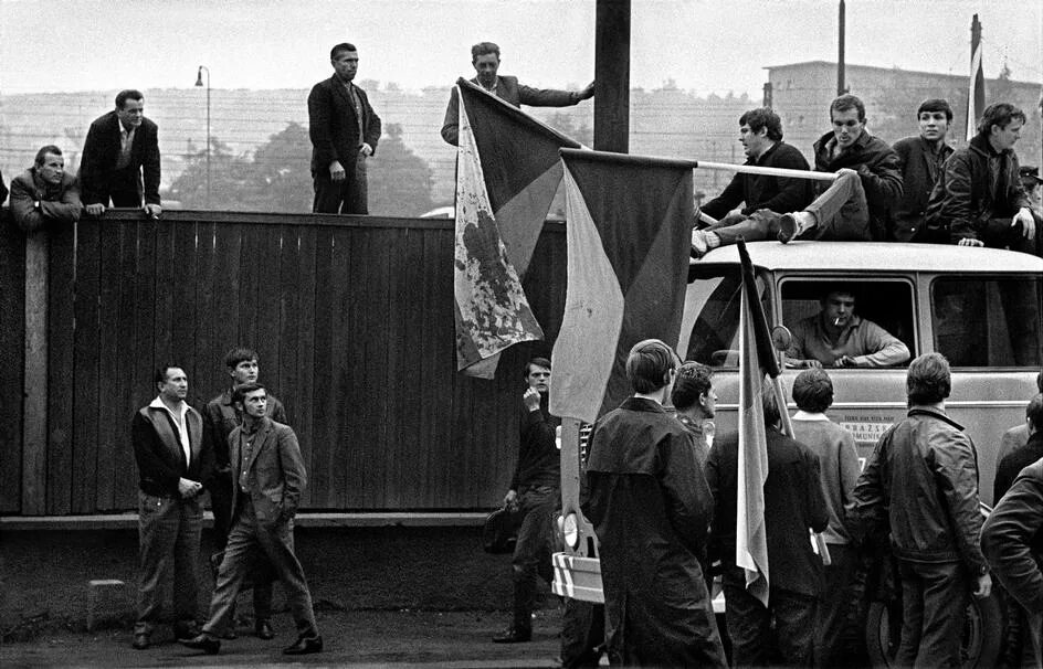 Революции с 1985 до 1990 в Венгрии. Чехословакия раздел 1991. Армия ГДР В ЧССР В 1968. Бархатная революция 1968 года в Чехословакии.