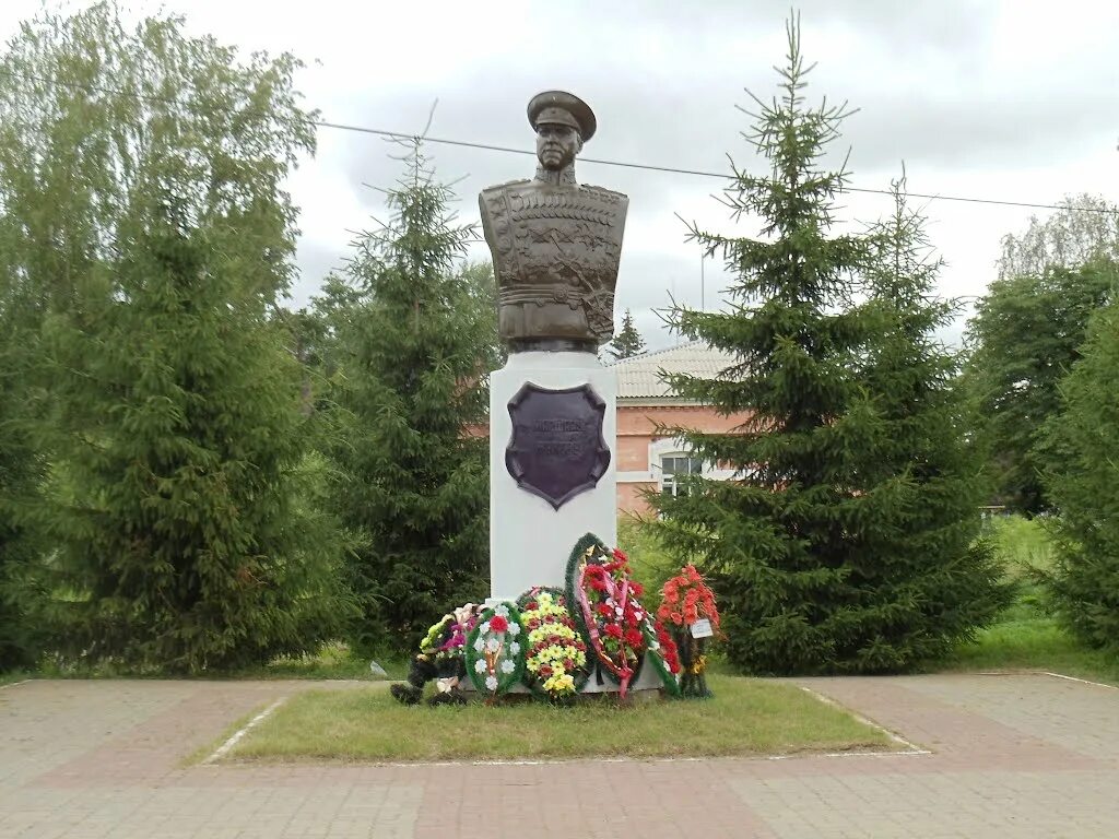 Советский район п кшенский. Поселок Кшенский Курская область. Памятник Жукову Кшенский. Памятник Жукову советского района Курской района. Кшень Курск.