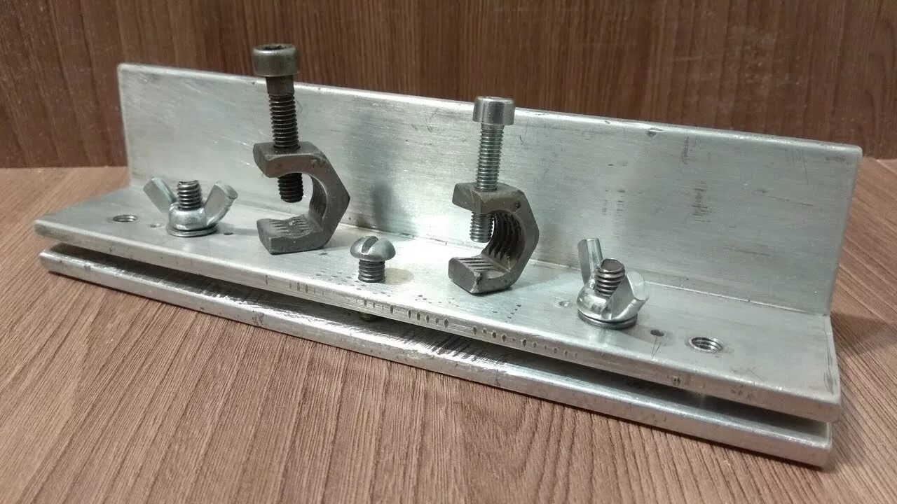 Приспособление для спуска ножей. Приспособление для выведения спусков клинка. приспособление для гриндера для выведения спусков. приспособа для спусков на ноже. приспособление для выведения спусков на ноже.