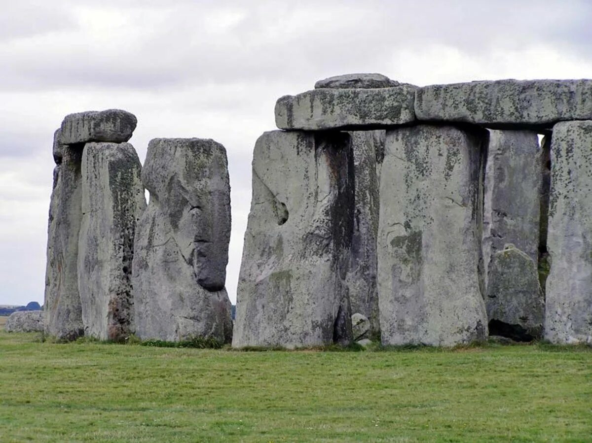 The famous stonehenge. Стоунхендж. Верхнекуркужинский Стоунхендж. Смоленский Стоунхендж. Стоунхендж рельеф.