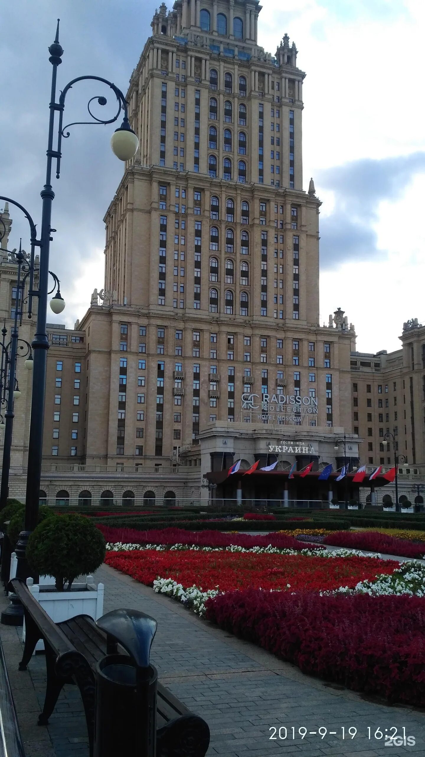 Гостиница «москва» по проекту алексея щусева. Гостиница на красной площади в москве four seasons. Гостиница 4 seasons москва. Рэдиссон москва. Гостиницы москвы фотографии.