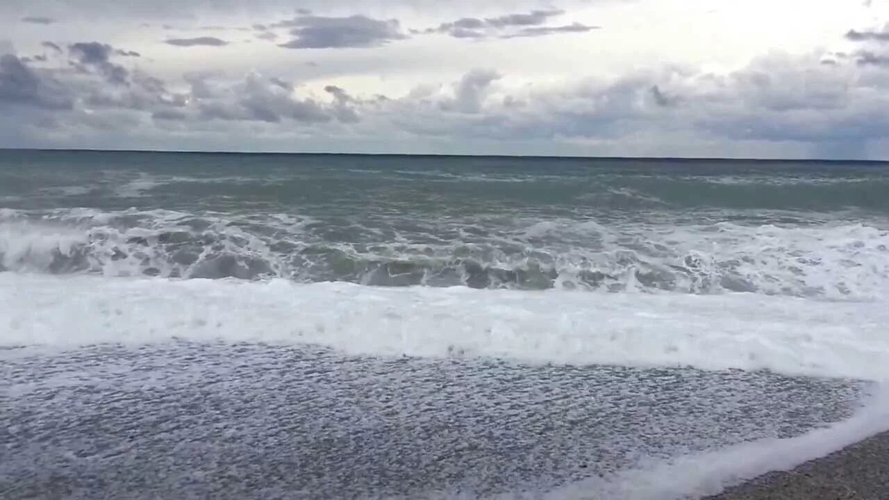 Температура моря в абхазии в сентябре. Пляж алахадзе. море в абхазии в сентябре. шторм в новом афоне. климат в абхазии в сентябре.
