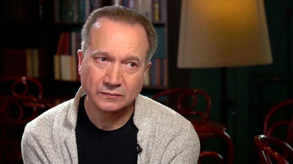 Театр современник руководитель после волчек. Виктор рыжаков. рыжаков, виктор анатольевич. виктор рыжаков режиссер. рыжаков виктор современник.