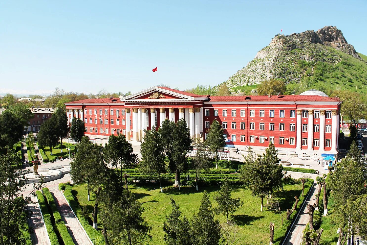 Главный корпус ошгу. Ош мемлекеттик университет. Кыргызстан университеты ош. Ошму колледж кыргызстан. Ош мамлекеттик университет.