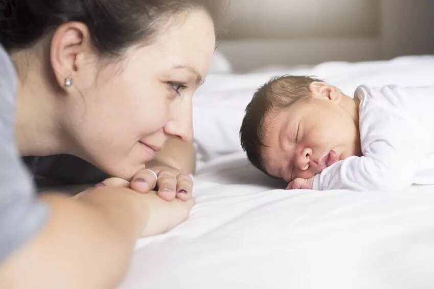 Счастливые родители. Мамы с новорожденными детьми. Мамы с новорожденными детьми. Мамы с новорожденными детьми. Фотосессия мама и малыш.