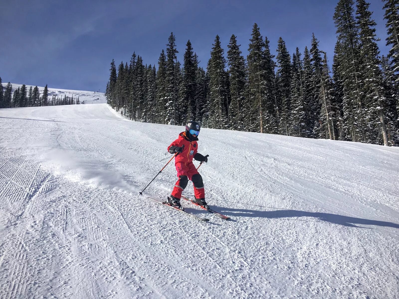 Ski on go. Канадские лыжи. канадские рыболовы зимой в домах на лыжах. туристические лыжи осненс нанс. go skiing.