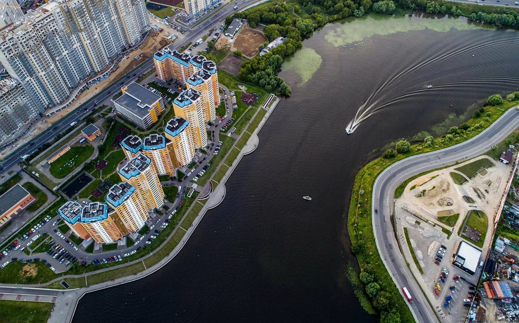 Павшинская пойма микрорайон. Павшинская пойма красногорск парк. Микрорайон павшинская пойма, красногорск, московская область. Улица мякинино. Москва мякининская пойма.