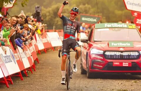 Spectacular 9th stage of La Vuelta marked by the strong wind that, neverthe...