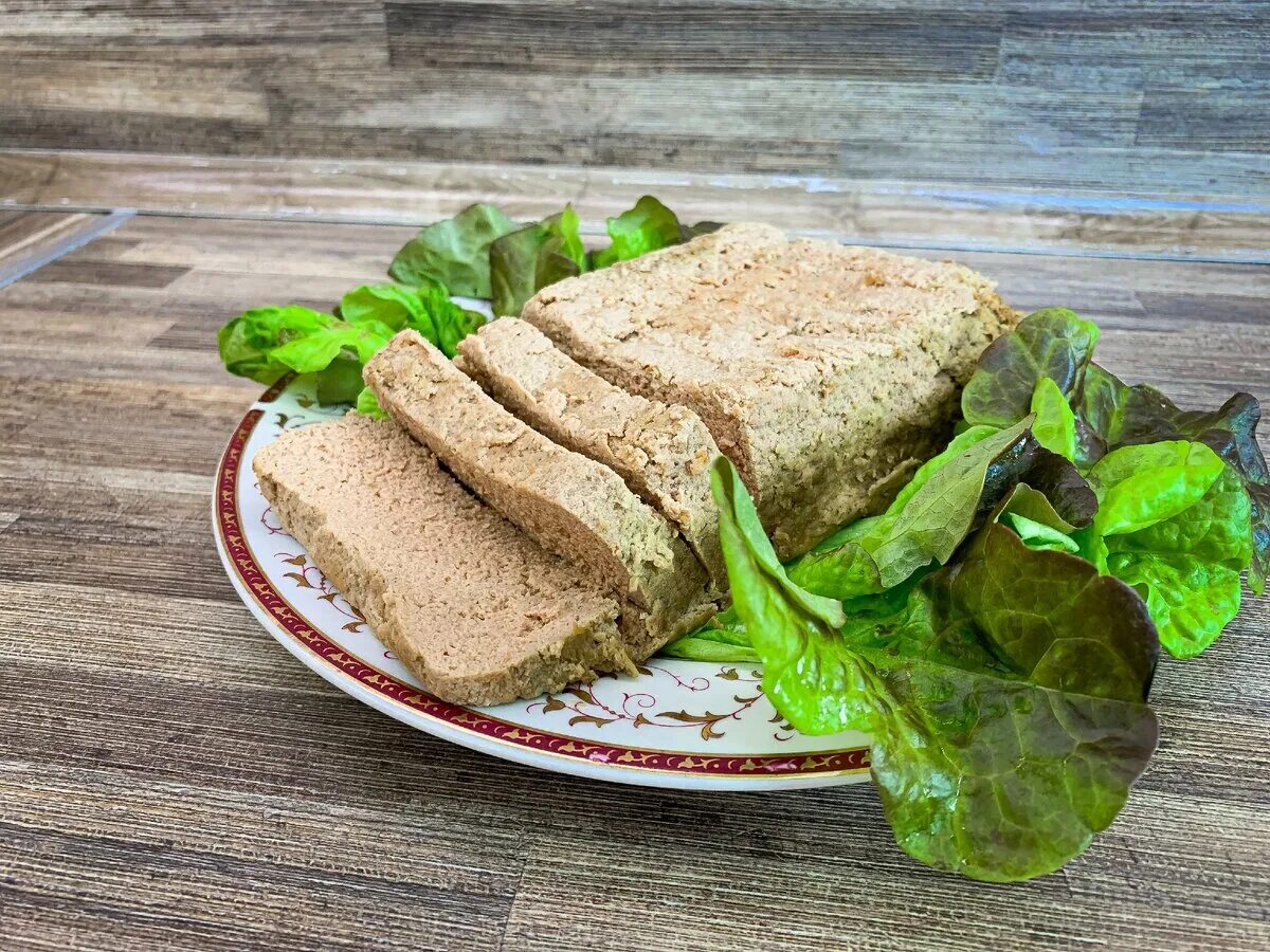 Паштет из печени польза. Паштет печеночный. Паштет из куриной печени. Паштет с куриной печени. Паштет из куриной печени в домашних.