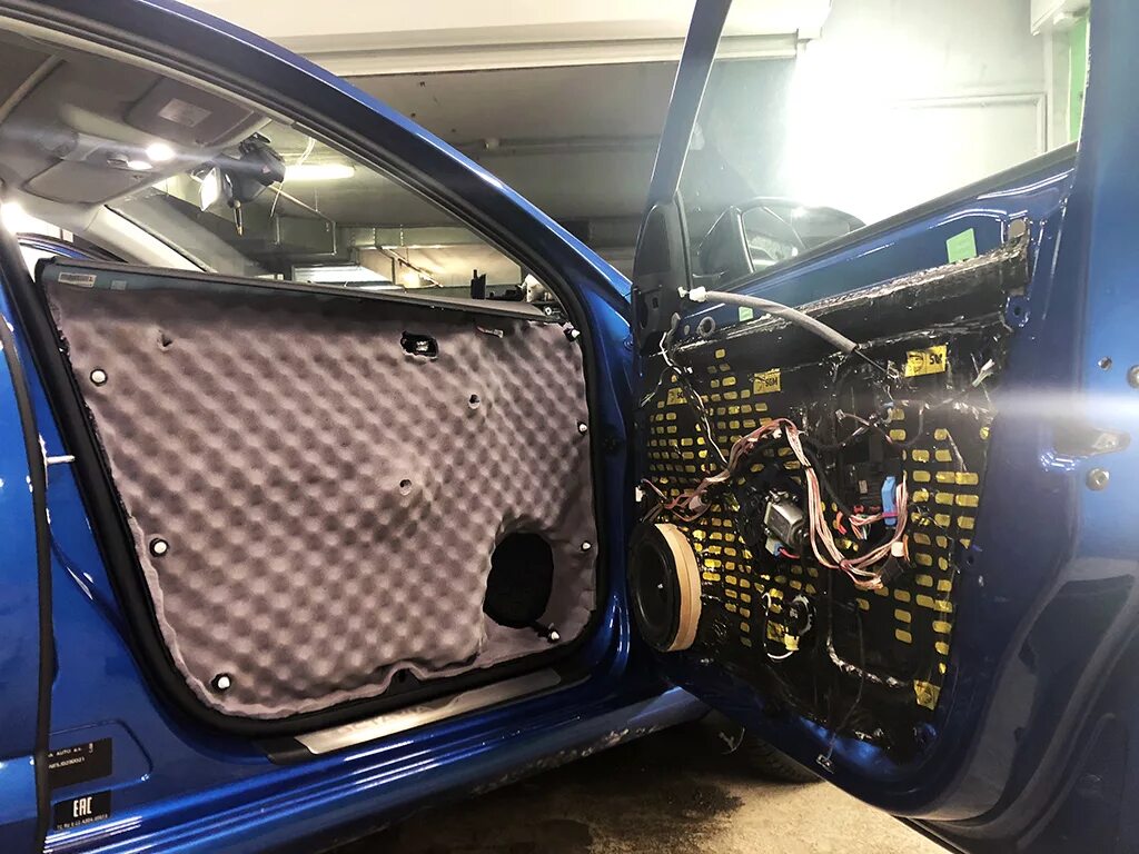 правильная шумоизоляция дверей авто. шумка ardeo. шумоизоляция двери e60 штатное. установка шумоизоляции двери. шумка для авто.