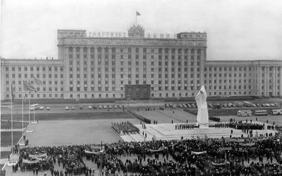 Дом советов Санкт-Петербург памятник Ленину. Дом советов Московская площадь Санкт-Петербург. Дом советов Санкт-Петербург Московский проспект. Дом советов и Московская площадь в Ленинграде. Дом советов 1 из альтернативных символов