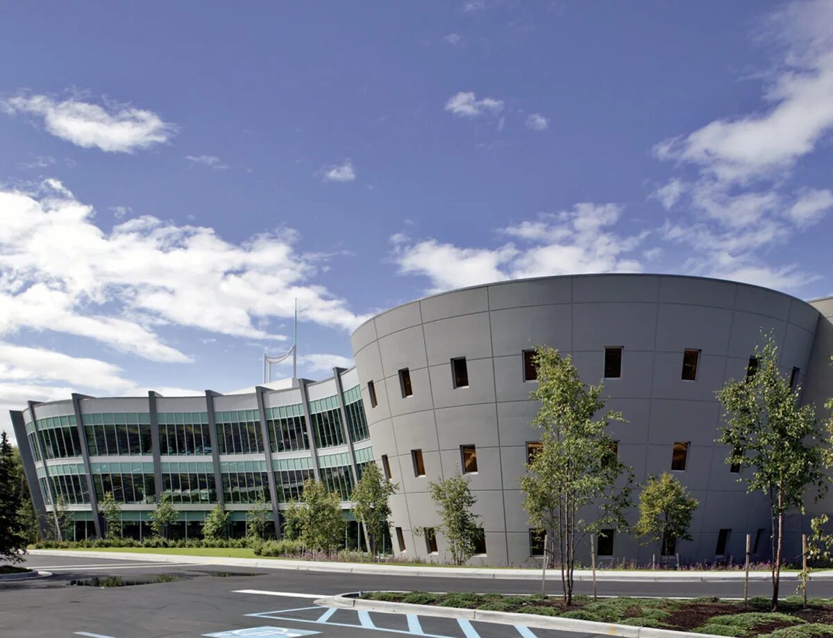 Фасад университета. Технологический университет чалмерса, швеция архитектура. Университет мелардален швеция. Universal windows platform. Африканская школа здание.