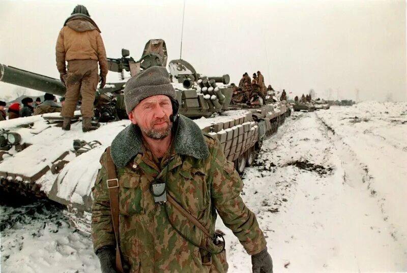 11 декабря 1996. 11 декабря 1994 ввод войск в чечню. Дворец дудаева грозный. 11 декабря 1996. Чечня грозный 1995 спецназ.