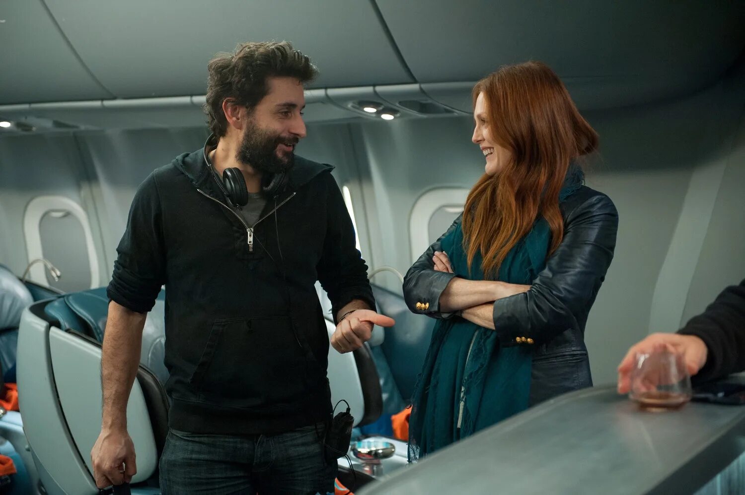 Stop filming me. Attention au depart фильм 2021. Воздушный маршал фильм 2014. Маргарет куэлли фильм 2023. Stop filming me.