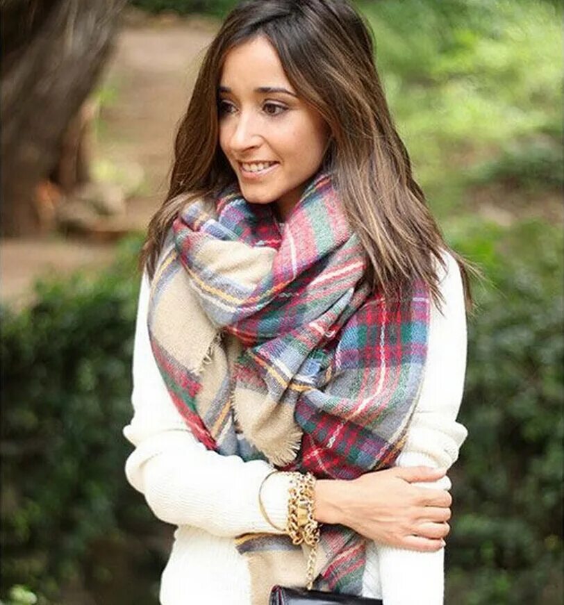 стильные платки. шарф женский. стильный шарф женский. как носить женские шарфы. женщина в шарфе.