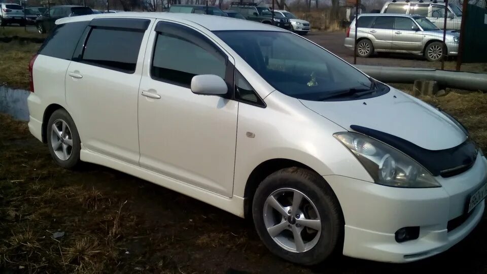 Дром купить виш. Виш Тойота 2 белая. Тойота Виш 2010 белая. Toyota Wish белая. Тойота Виш леворукая.