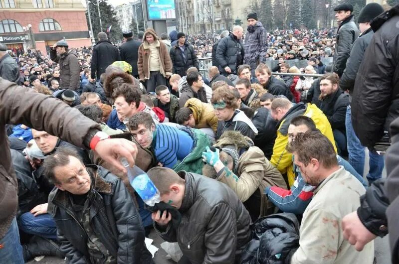 Харьков новости взяли. Майдан захват ОГА. Население людей в Харькове. Областная администрация Харьков Майдан.