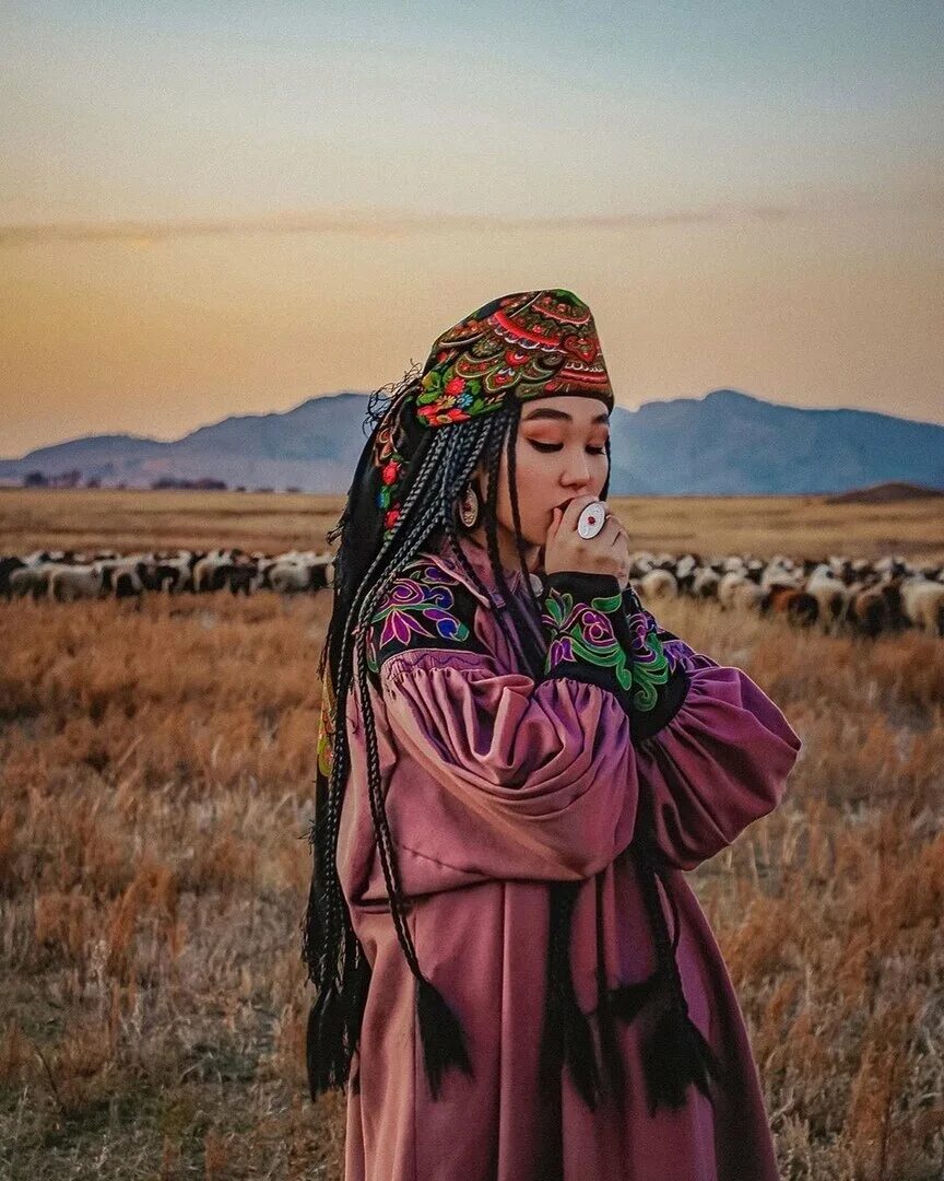 Хакасские девушки. Чебодаев владимир петрович министерство хакасия. Хакасы. Хакасы сохачы. Хакасы.