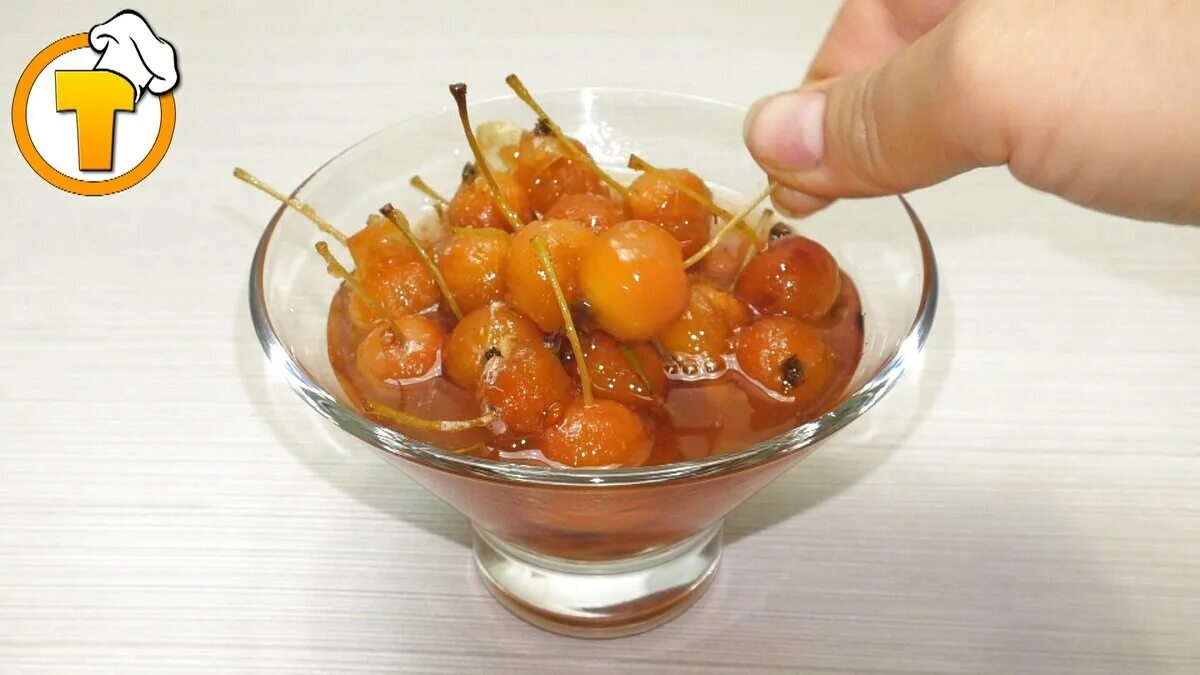 Как приготовить варенье из райских яблочек. Как приготовить варенье из райских яблочек. Варенье из райских яблочек с хвостиками целиком. Райские яблочки из ранеток варенье. Райские яблоки варенье.