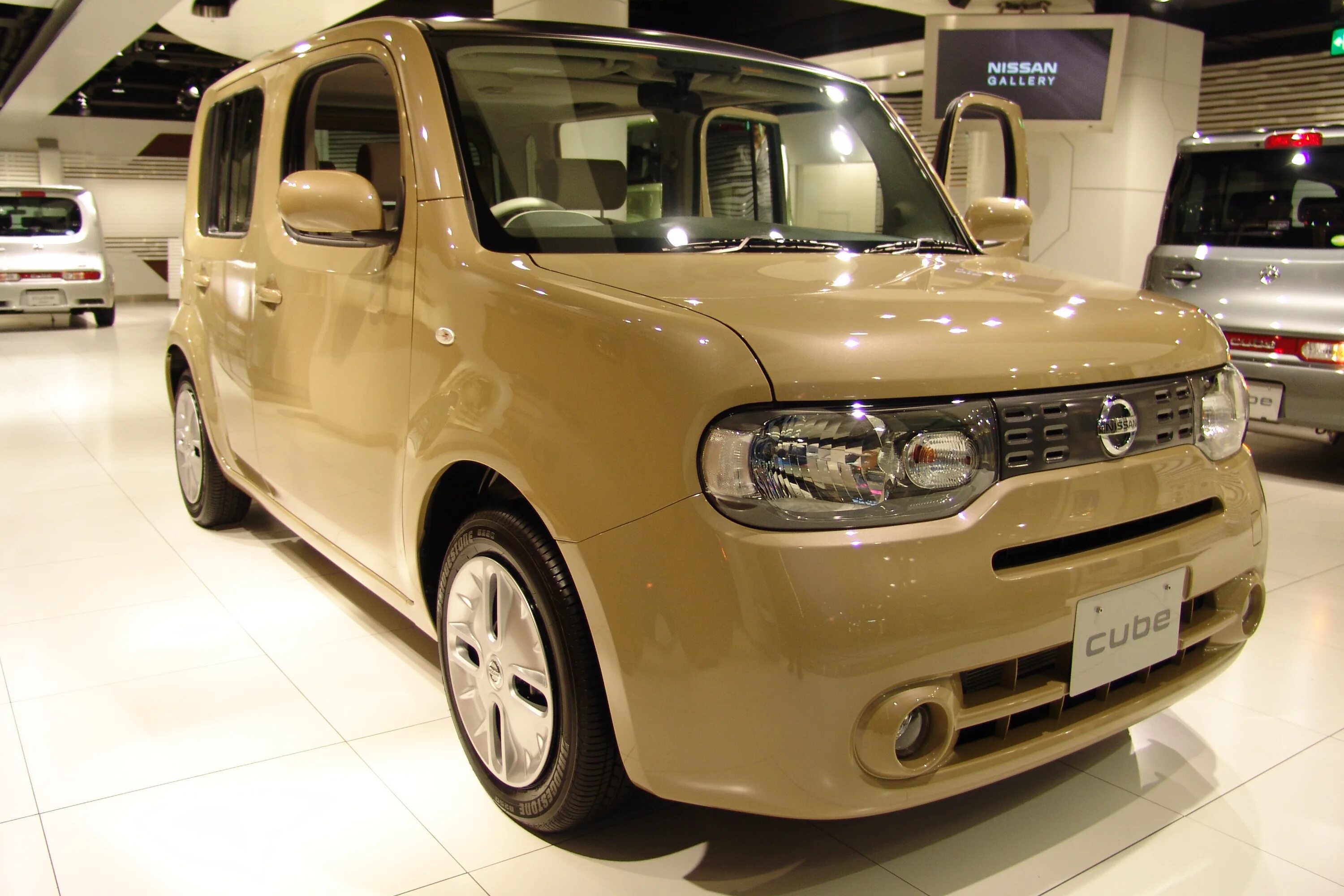 Nissan Cube z12. Ниссан куб 2020. Nissan Cube z12 салон. Nissan Cube z12 рейлинги.