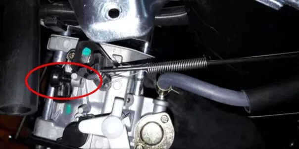 натяжитель цепи на скутер 150. регулятор оборотов на двигателе лифан 15 л с. регулировка карбюратора мотоблока брайт 135. центробежный регулятор лифан 20. двигатель лифан 190 винт холостого хода.