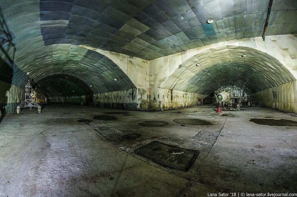 Заброшенные подземные авиабазы Восточной Европы. Авиабаза Желява. Подземный аэродром Слатина. Аэродром в скале