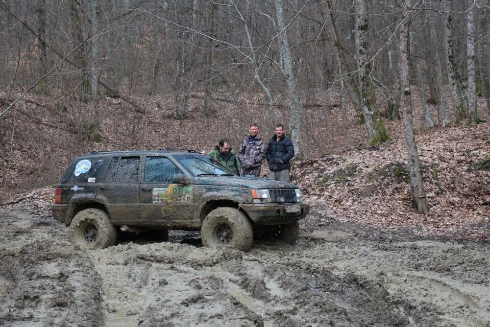 Грязные покатушки на внедорожниках. Клуб jeep. Покатушки на внедорожниках. Брод умбозеро. Внедорожник для покатушек.