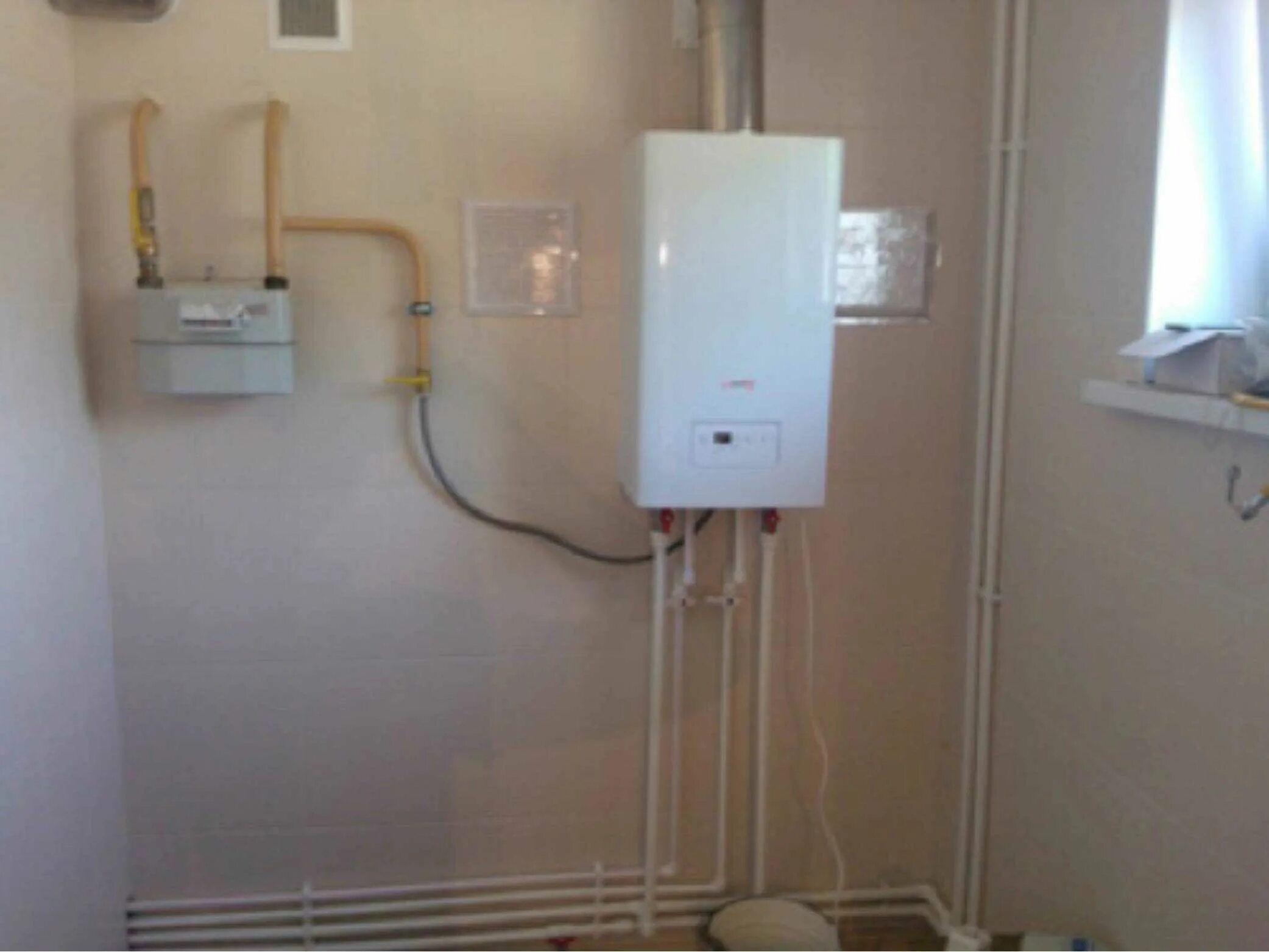 Минусы индивидуального отопления в квартире. Индивидуальное отопление в квартире. Индивидуальное отопление в кв. Газовый котел для отопления квартиры. Котел индивидуального отопления.