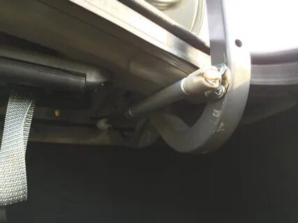 Газовый упор багажника солярис
