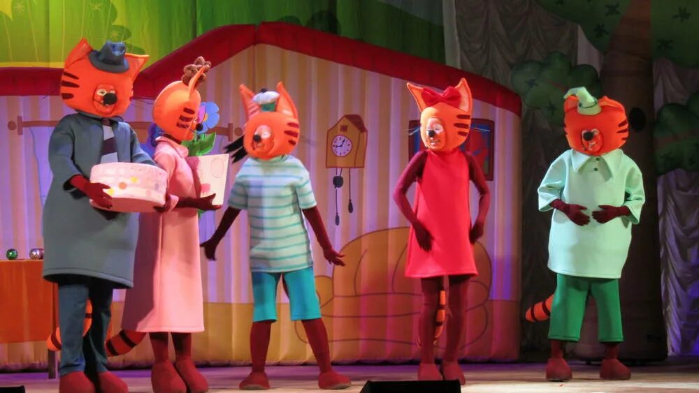 Спектакль 3 кота волгоград. Три кота. Гдк стерлитамак три кота. Детский спектакль барнауля три кота. Три кота новогодний спектакль.