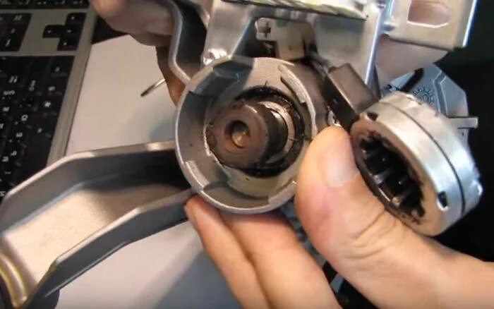 Машинка поменять bosch. Е09 бош посудомойка. Тэн посудомоечной машины бош. Таходатчик стиральной машины бош maxx5. Щётки для стиральной машины bosch maxx 5.