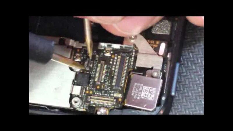 После замены дисплея не работает сенсор. Iphone 5s микросхема тачскрина. iphone 5s не работает тачскрин. iphone se не работает тачскрин. айфон тачскрин не работает.