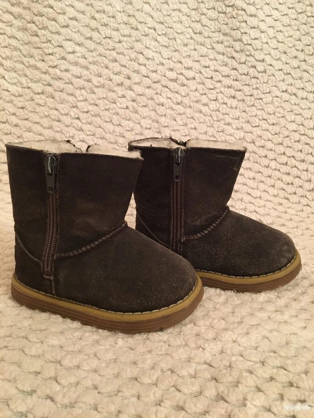 Зимние ботинки 21 размер. Угги беби гоу 20. детские ботинки ugg 433xx4t55a. угги детские замшевые.