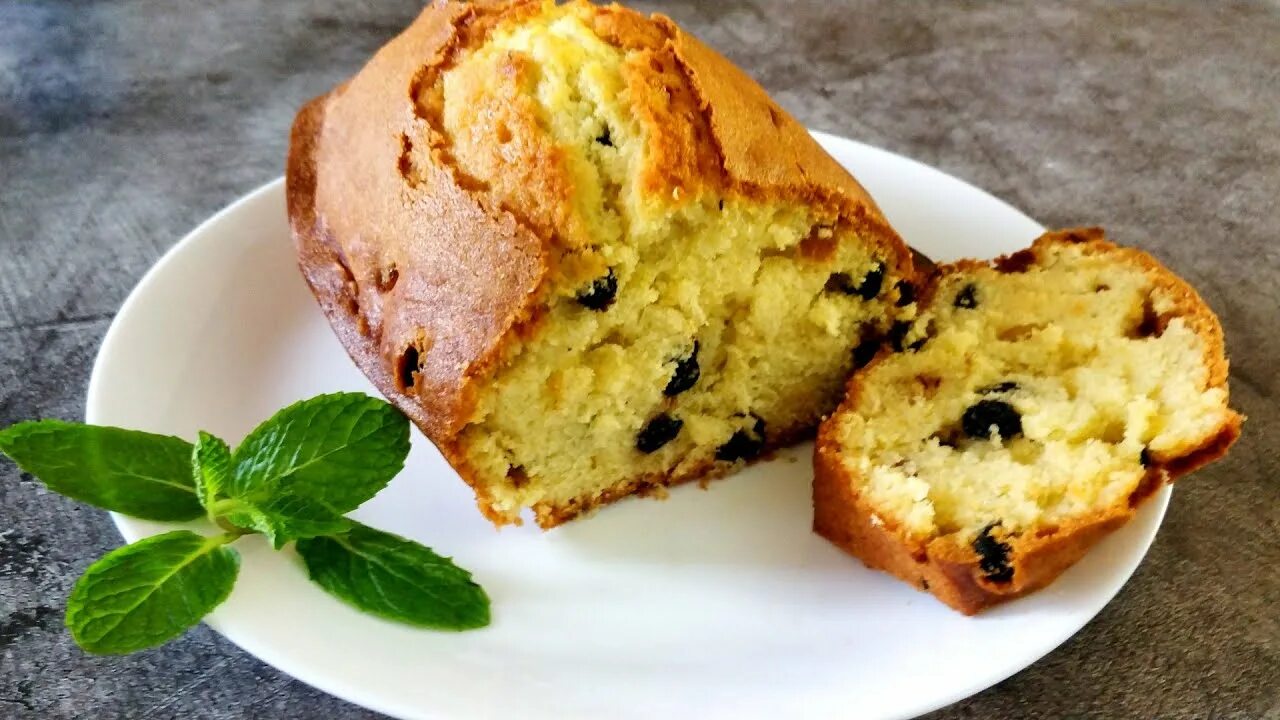 Простой банановый кекс. Банановый кекс. кекс столичный. кекс столичный с изюмом. первый кекс.