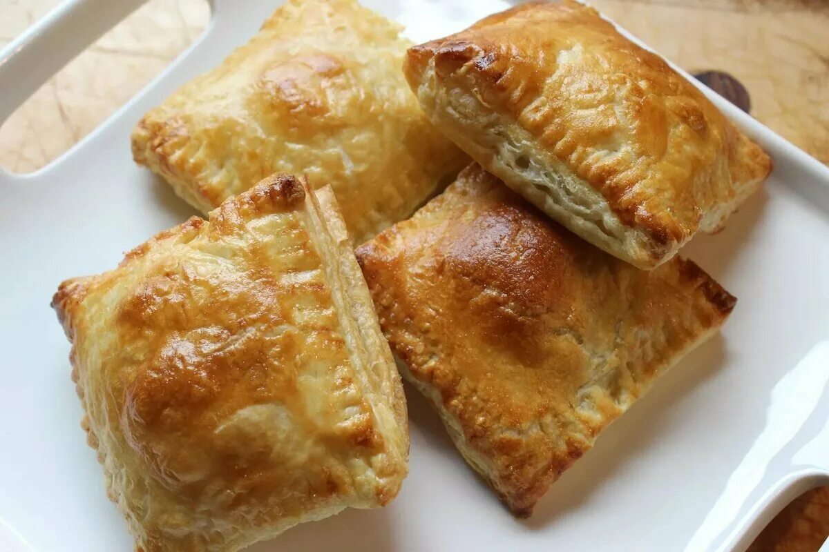 что приготовить со слоеного дрожжевого. что приготовить со слоеного дрожжевого. изделия из слоеного теста. слоеное тесто готовое. выпечка из слоеного теста.